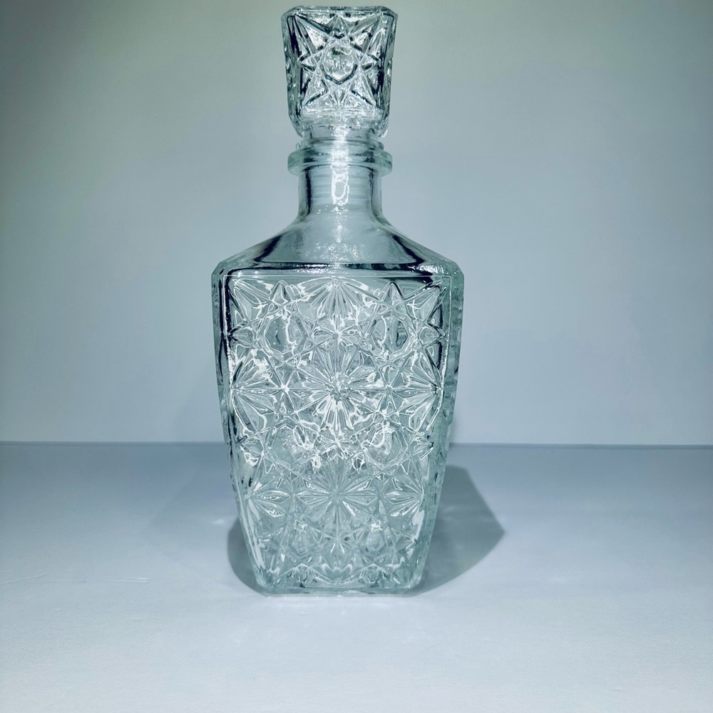 Precious Home Elegant Clear Glass Decanter for Home Kitchen 26oz